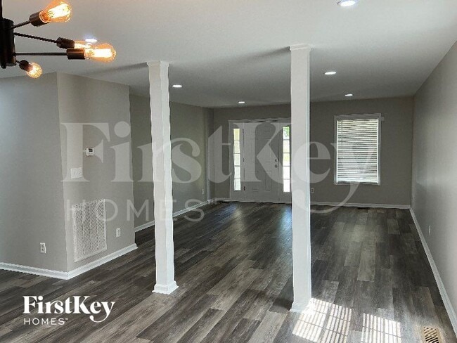 Photo - 900 Fisher Ct