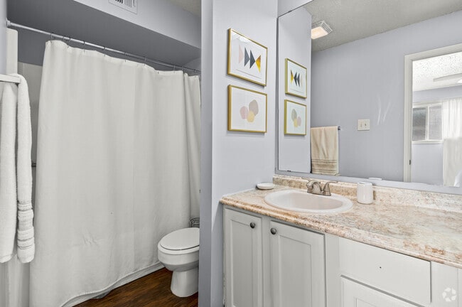 2BR, 2BA - 1,100SF