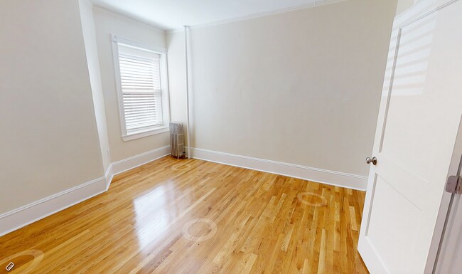 Photo - 1595 Beacon St