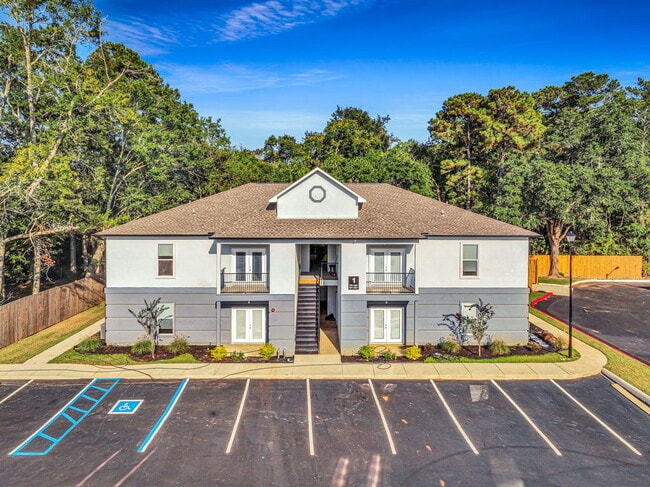 Building Photo - TDY & Cruisers Welcome! Unit 105 Building 1 Rental