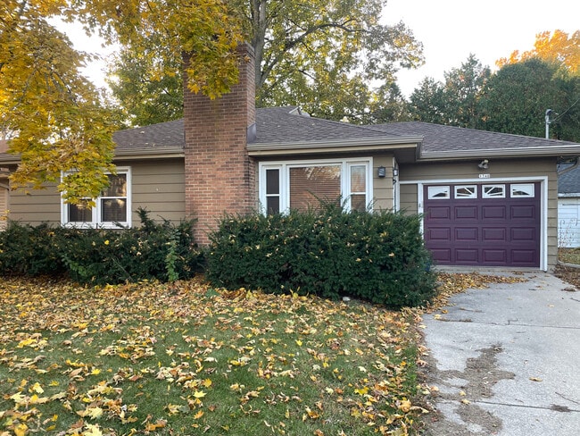 Photo - 1740 Park St