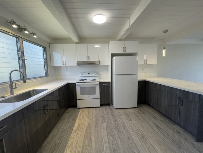 Building Photo - 861 Ala Lilikoi St