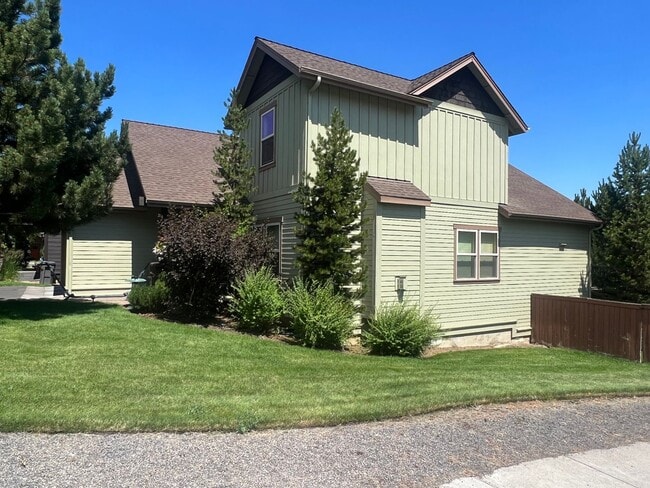 Photo - Landscape Maintenance Included! Spacious 3 Bed/2.5 Bath Home in SW Bend - Elder Ridge Street