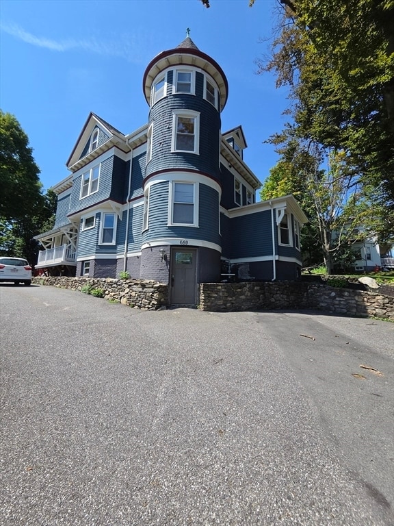 Building Photo - 659 Southbridge St Unit 3