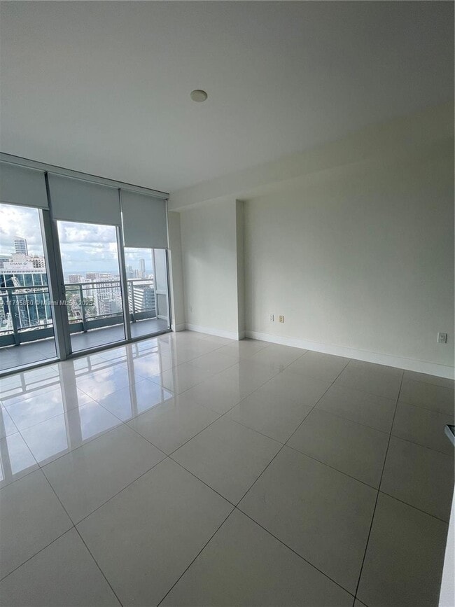 Photo - 92 SW 3rd St Unidad 3203 Rental