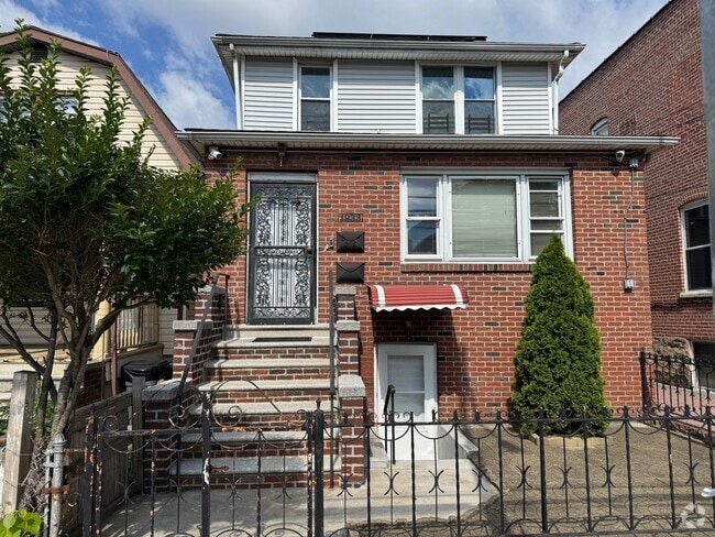 Building Photo - 1933 Hobart Ave Rental