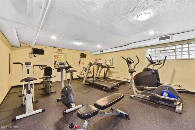 Building Photo - 11850 Edgewater Dr Unit 619