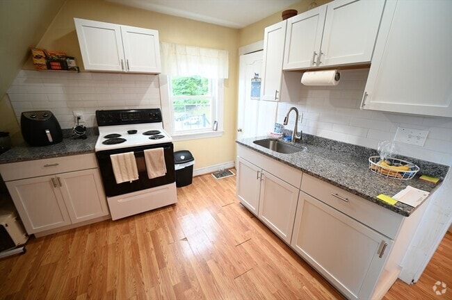 Building Photo - 28 Academy Hill Rd Unit 3 Rental