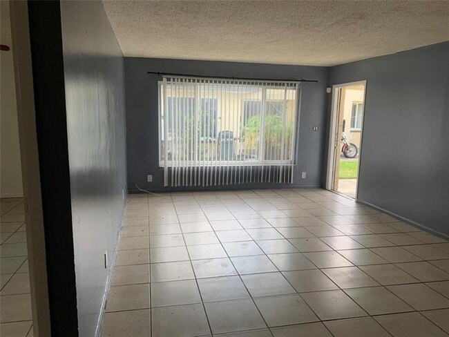 Photo - 2760 NW 58th Terrace Apartamento