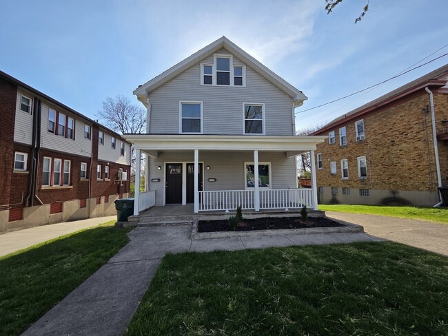Photo - 810 Pedretti Ave