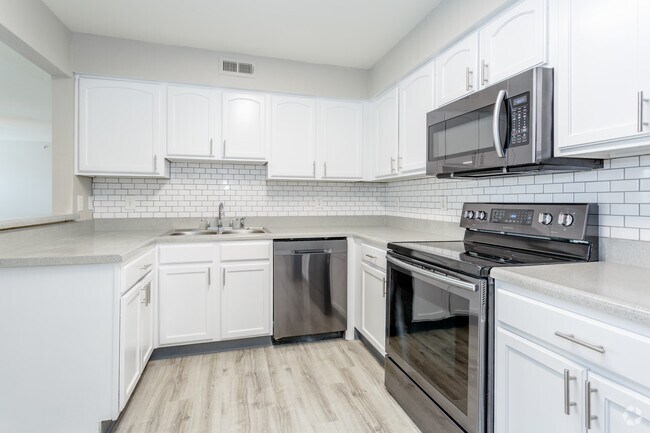 3BR, 2BA - Belmont (Renovated) - Saddlewood Apartments
