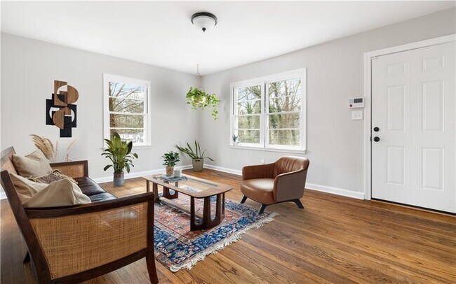 Photo - 1338 Elizabeth Ave SW