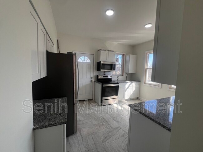 Photo - 2972 Field St