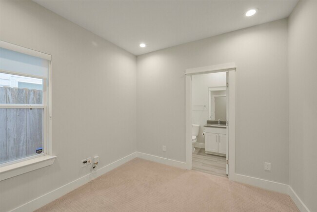 Photo - 760 W Donovan St