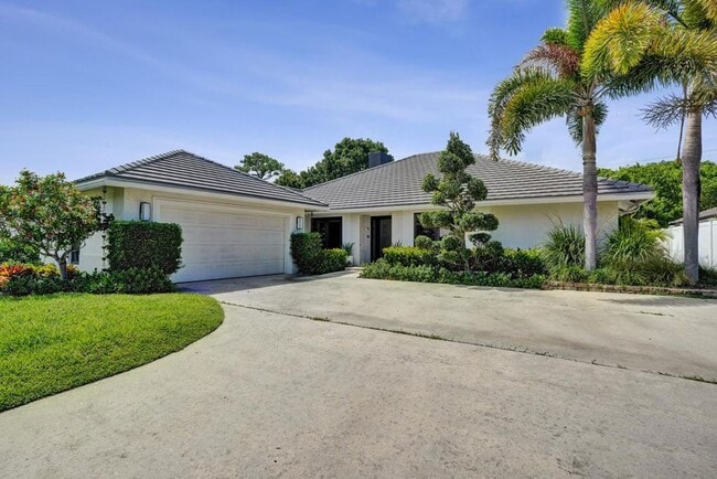 Building Photo - Boca Raton Beautifully Updated 4 Bedroom Pool Home