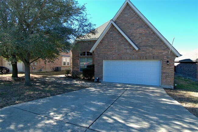 Photo - 125 Justin Leonard Dr