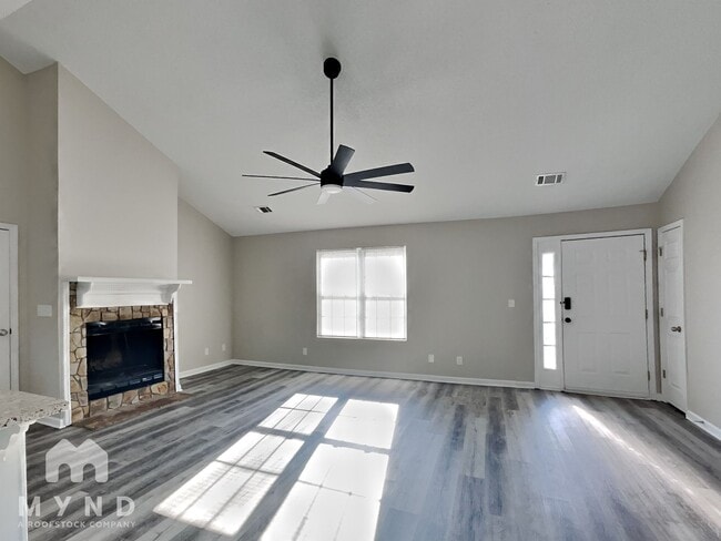 Photo - 215 Shamrock Way