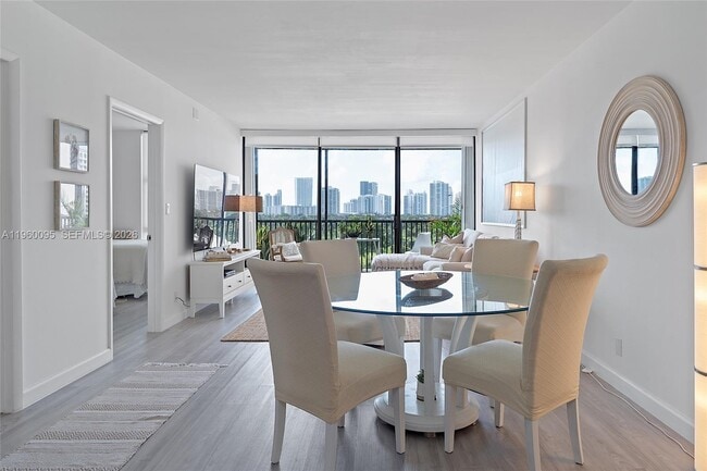 Photo - 20301 W Country Club Dr Unidad 728