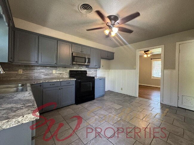 Photo - Large 3 bedroom 1 bath close to everything!