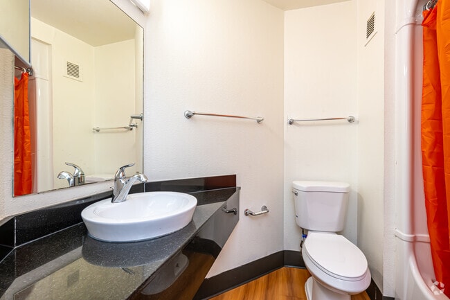 Studio Deluxe, 1BA - 286SF - Primary Bathroom