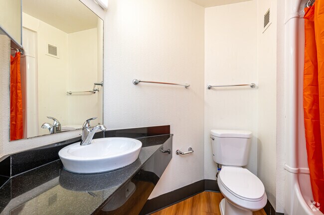 Studio Deluxe, 1BA - 286SF - Primary Bathroom - Siegel Select New Orleans