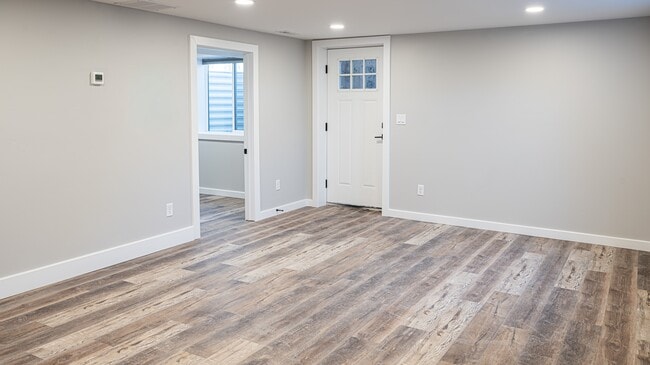 Photo - 3250 Midway Ave Unidad 2