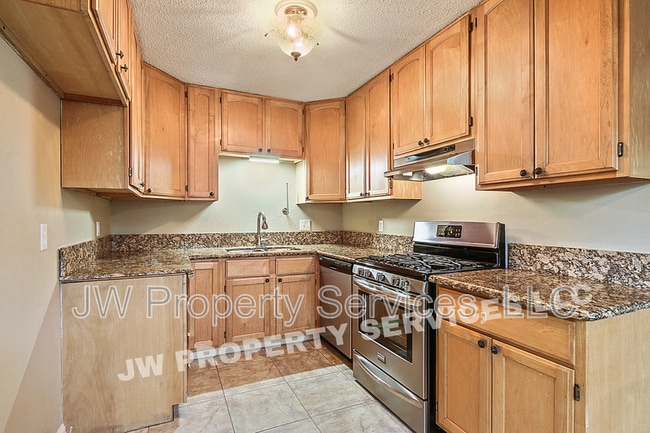 Photo - 1915 S Jahncke Ave