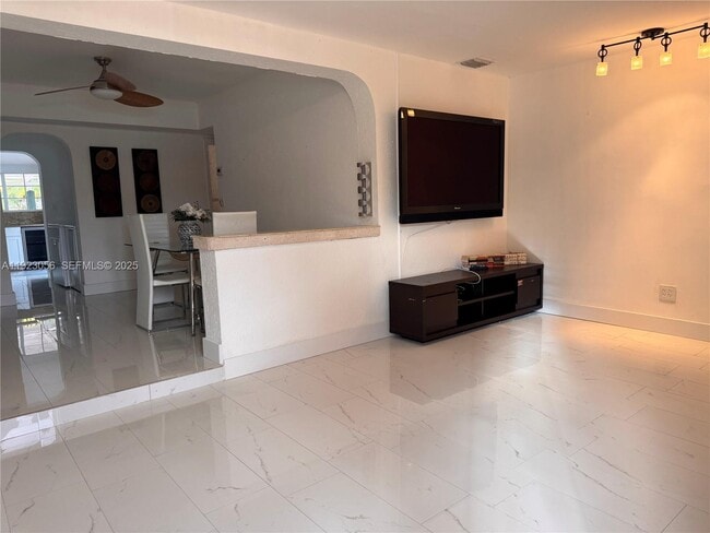 Photo - 1773 NE 50th St