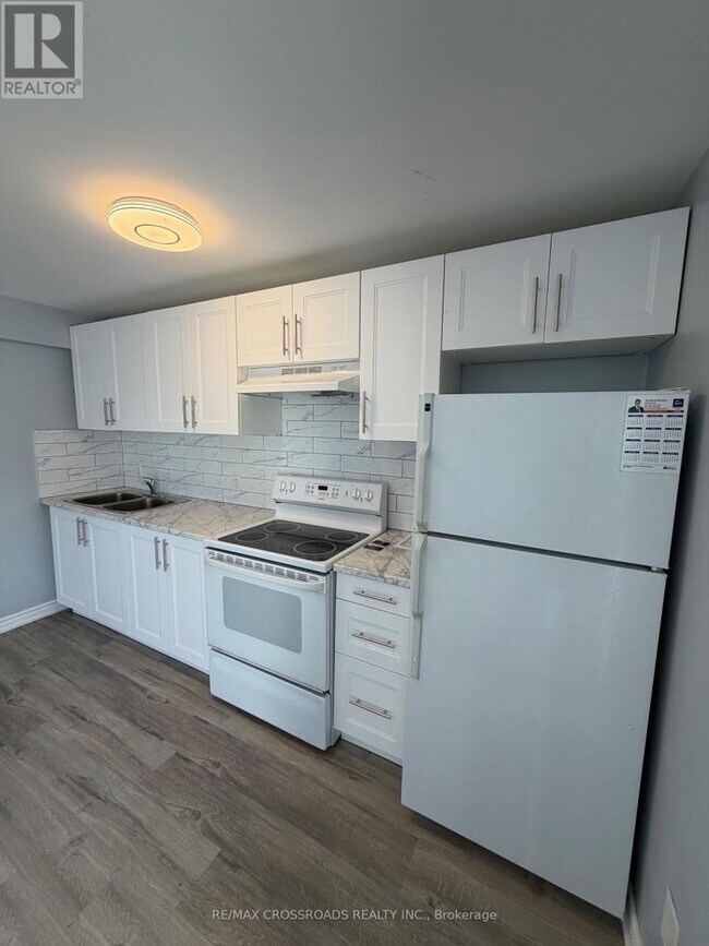 Photo - 33 Netherway Crescent