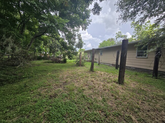 Photo - 122 3rd St SW