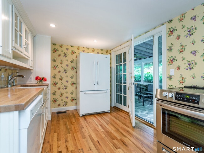 Photo - 61 Curtiss Rd