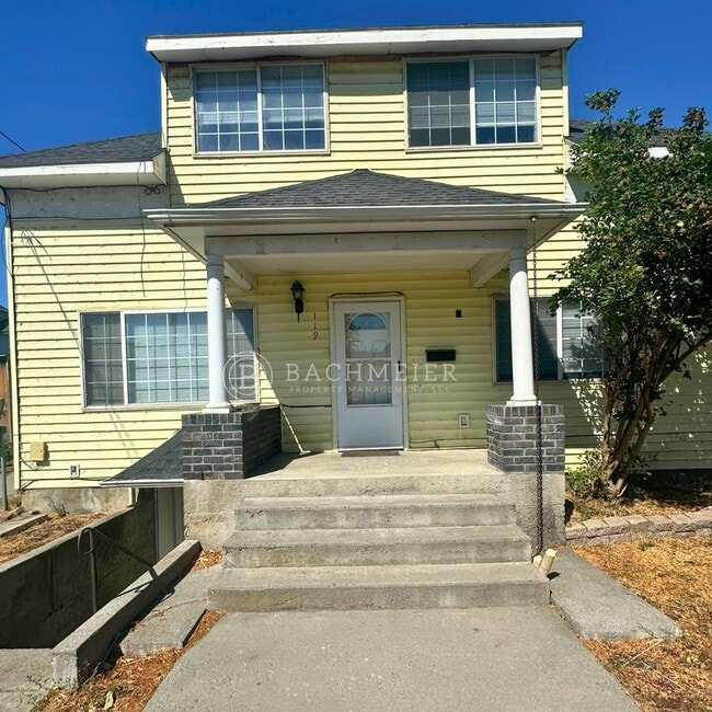 Building Photo - 9th St Duplex Unit 119 SE 9th St Rental