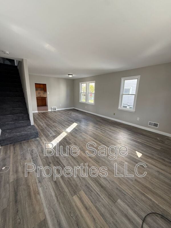 Photo - 105 W Broadway Ave