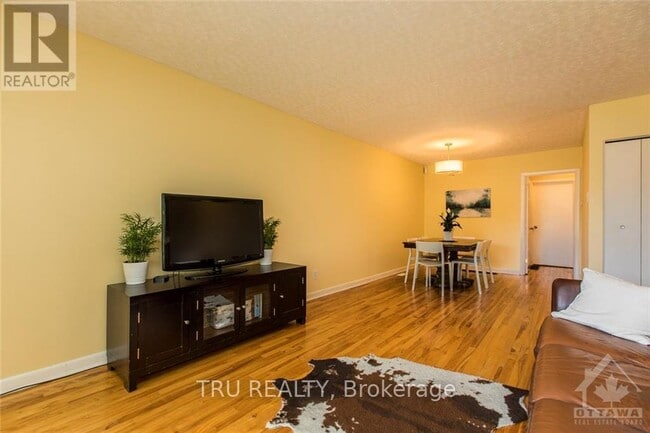 Photo - 1337 Bloomsbury Crescent