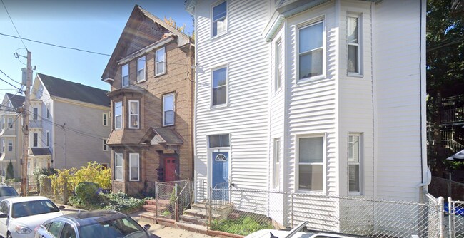 18 Ashley St