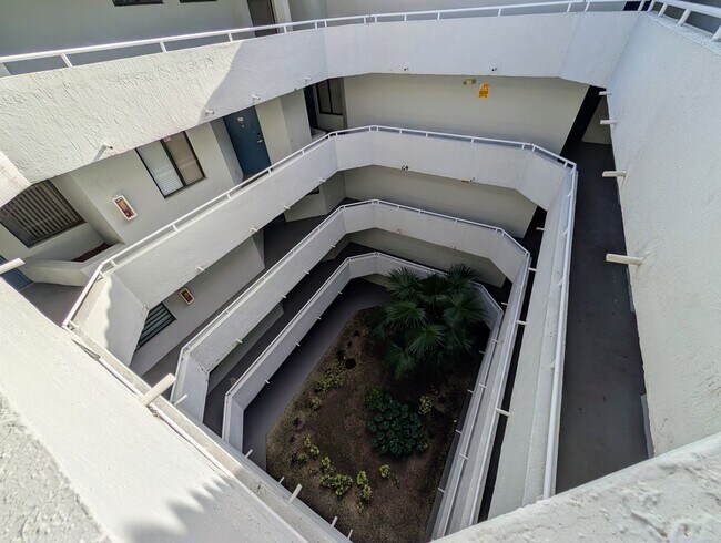 Photo - Spacious 2BR/2BA Residence – Great Kendall Location