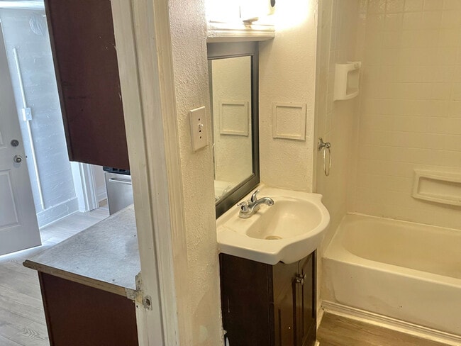 Photo - 603 8th St Unit C