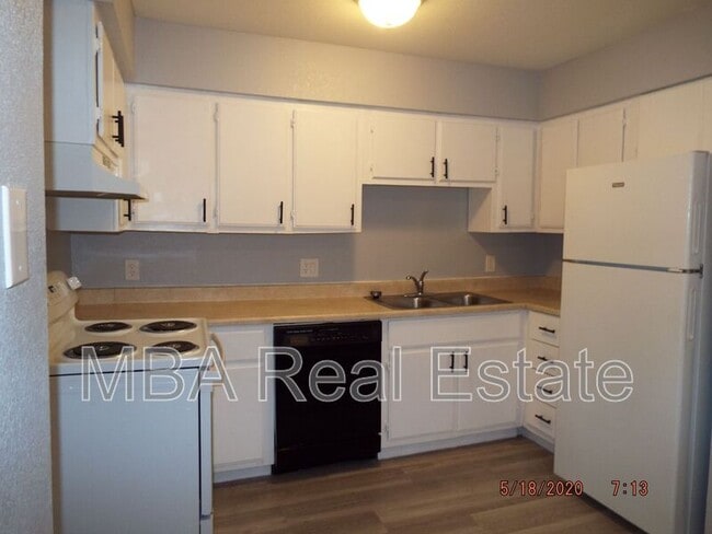 Building Photo - 2832 E Le Marche Ave Rental