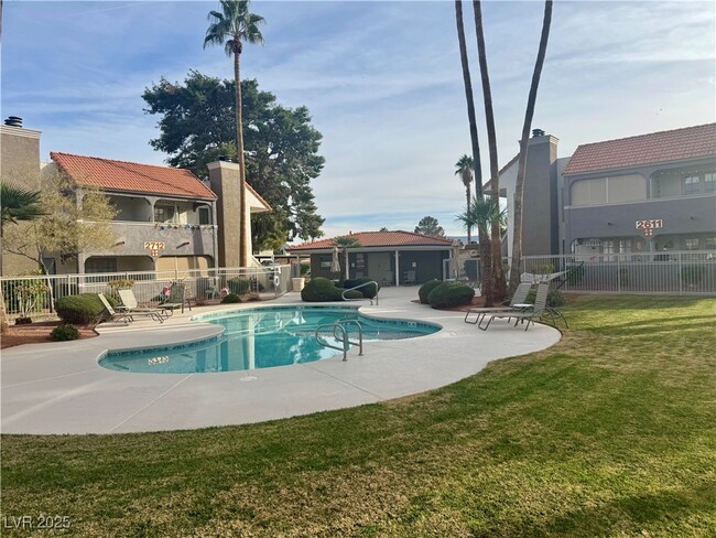 Building Photo - 2112 Sunfish Dr Unit B