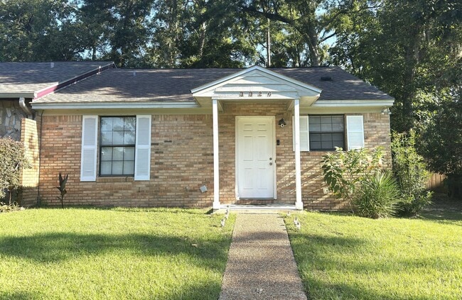 Building Photo - NORTHEAST HIDDEN GEM! 2/1 Townhome w/ Fenc...