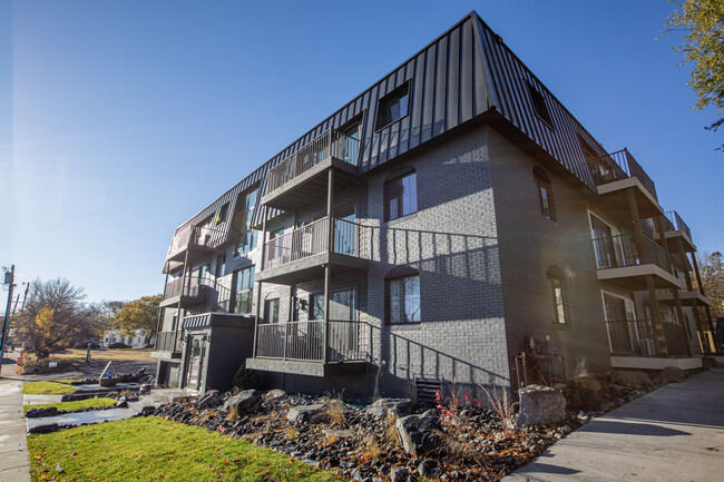 Building Photo - Excelsior Shores Rental