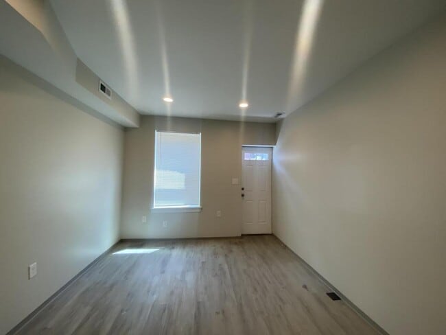 Photo - 3436 Leverton Ave