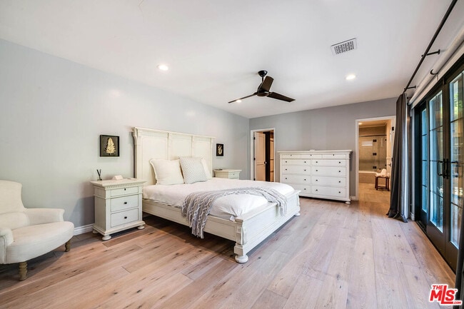 Photo - 4239 McFarlane Ave