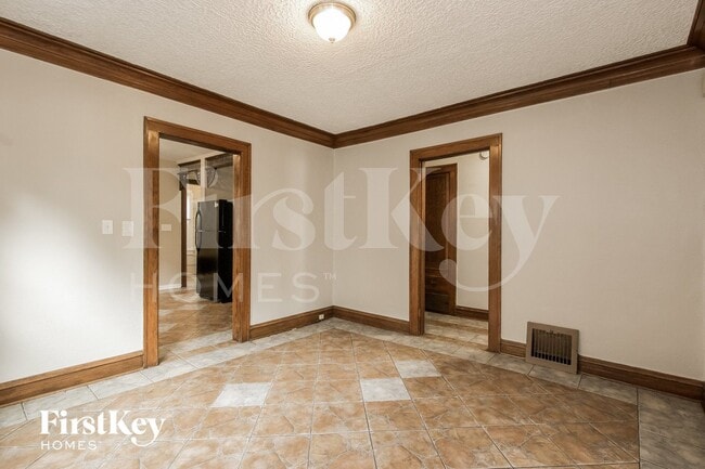 Photo - 216 S Elmwood Ave