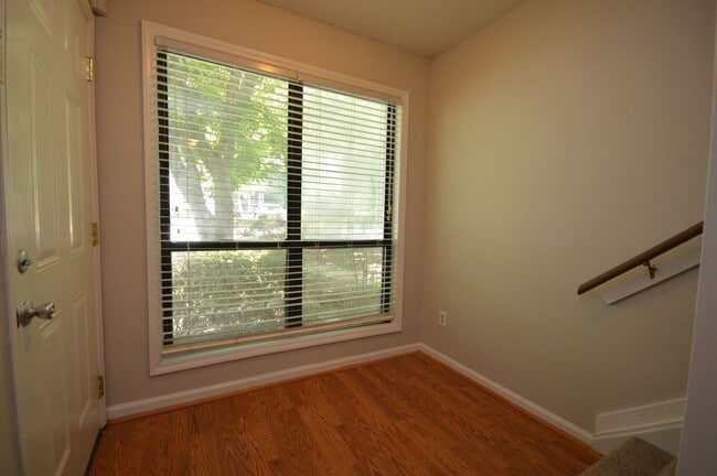 Photo - 616 Applecross Dr