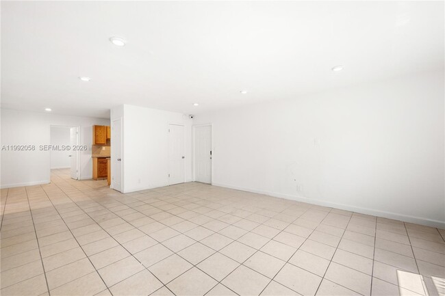 Building Photo - 608 SW 16th Ave Unit A