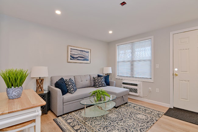 Building Photo - 528 Ocean Blvd Rental