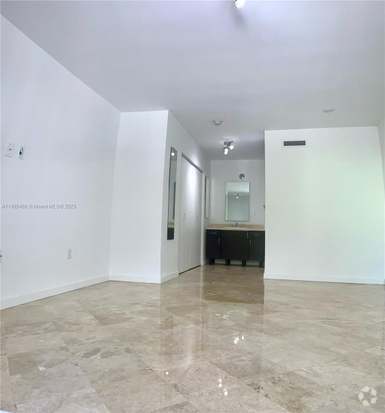 Building Photo - 3025 Mary St Rental