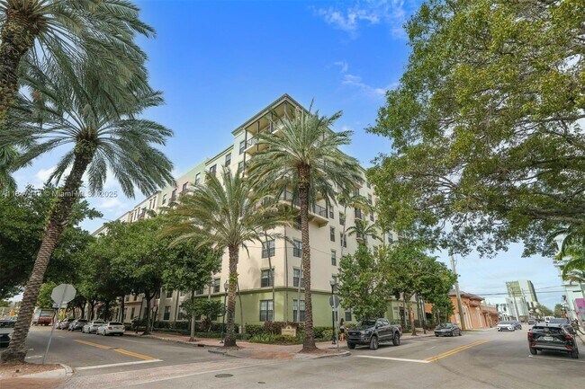 Building Photo - 1919 Van Buren St Unit 517A Rental
