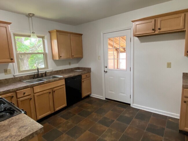 Photo - 302 Pinehurst Rd